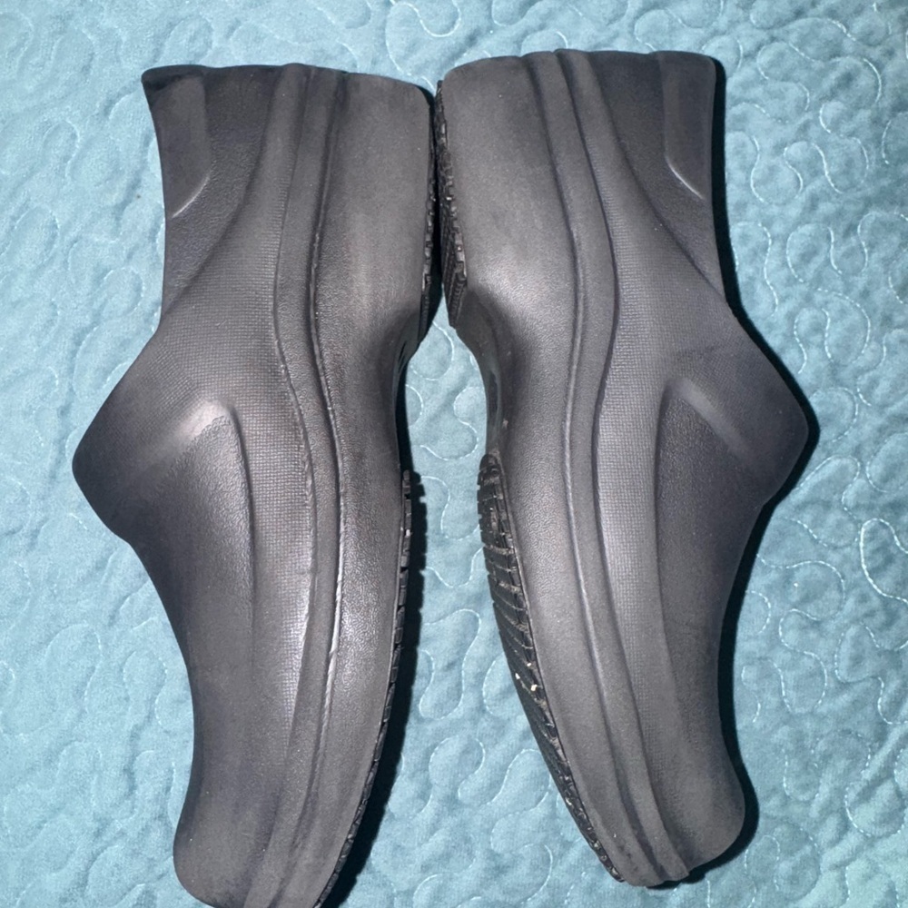 Crocs, size 7 - Picture 3 of 6